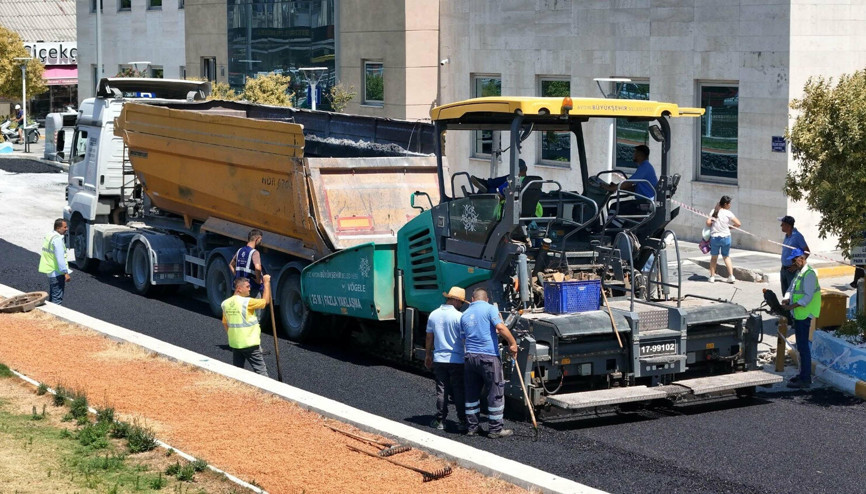 Aydında yol yapım ve yenileme çalışmaları devam ediyor