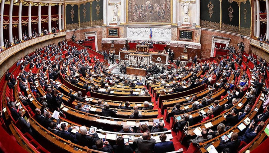 Fransa siyasetinde deprem: 3 vekil men edildi