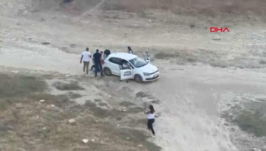Silahlı saldırıda vurulmuş kurgusuyla yapılan evlilik teklifi, polis merkezinde sona erdi