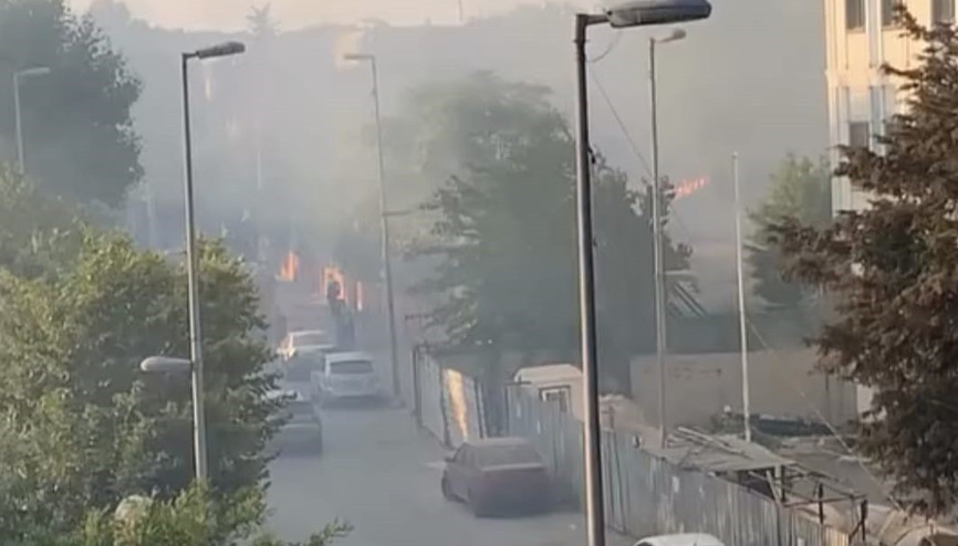 Atatürk Havalimanında otluk alanda çıkan yangın söndürüldü