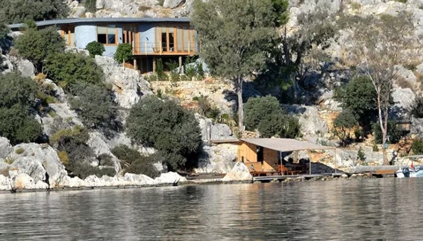 İngilizin kaçak villasının yıkımına borç engeli İngilizin kaçak villasının yıkımına borç engeli
