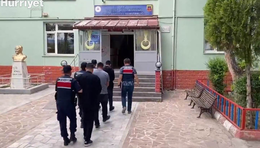 FETÖye yönelik operasyonlarda 33 şüpheli tutuklandı FETÖye yönelik operasyonlarda 33 şüpheli tutuklandı