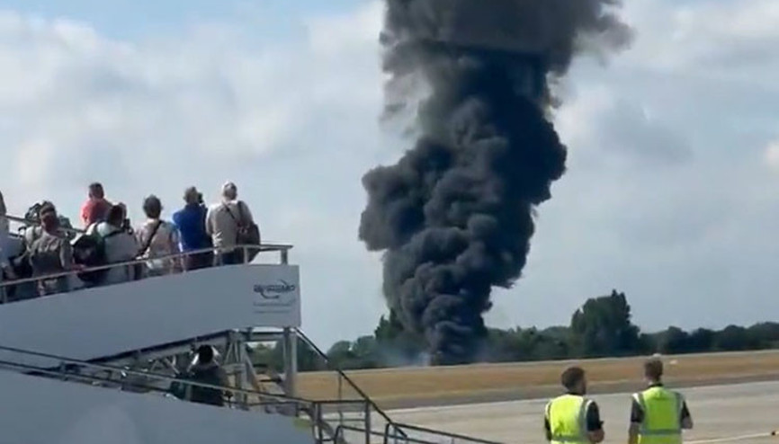 İngilterede küçük uçak düşmüştü: Ölü sayısı açıklandı