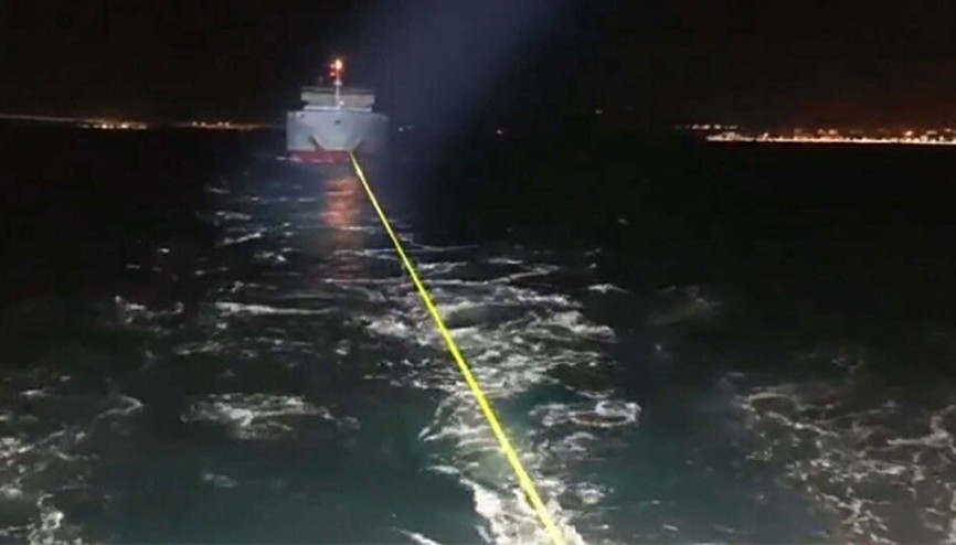 Çanakkale Boğazında gemi arızası: Römorkörle çekilerek demirletildi