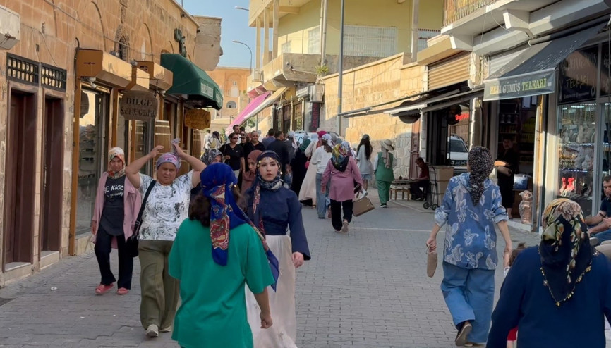 Anormal sıcaklıkların seyrettiği şehre ziyaretçi akını | Dizilerdeki gibi, burayı çok beğendik