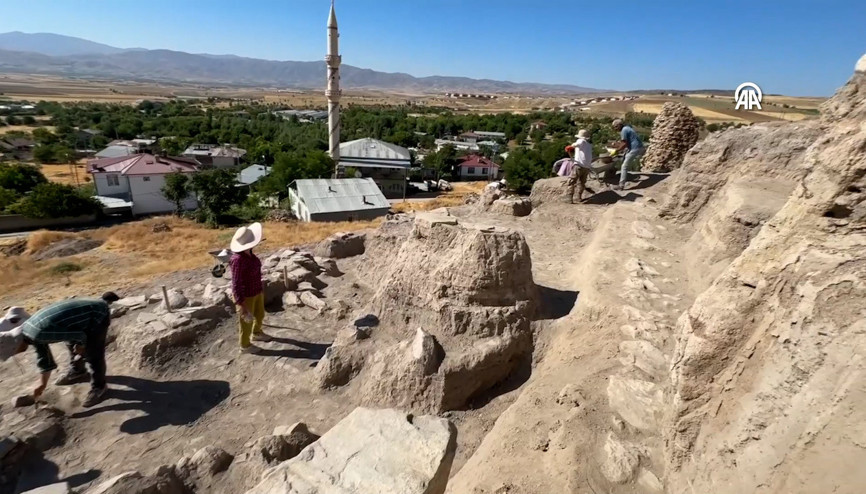 Elazığda 6 bin yıllık tapınak alanı keşfedildi