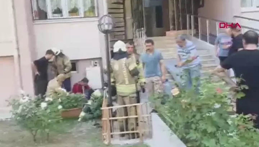 Beylikdüzünde kimyasal madde alarmı: 15 katlı bina tahliye edildi