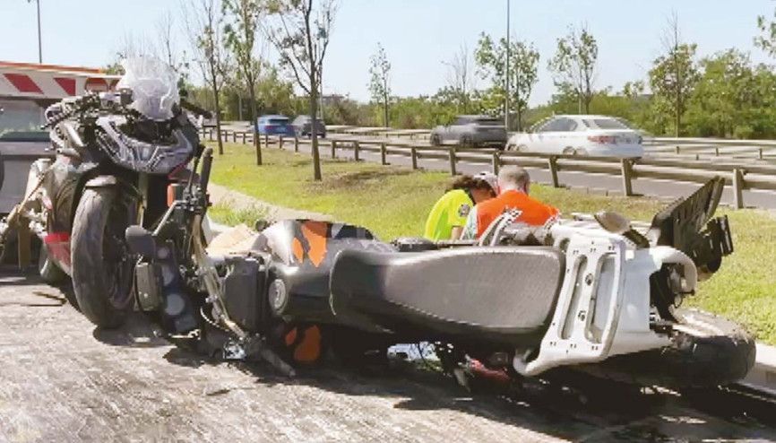 İki motosiklet birbirine çarptı