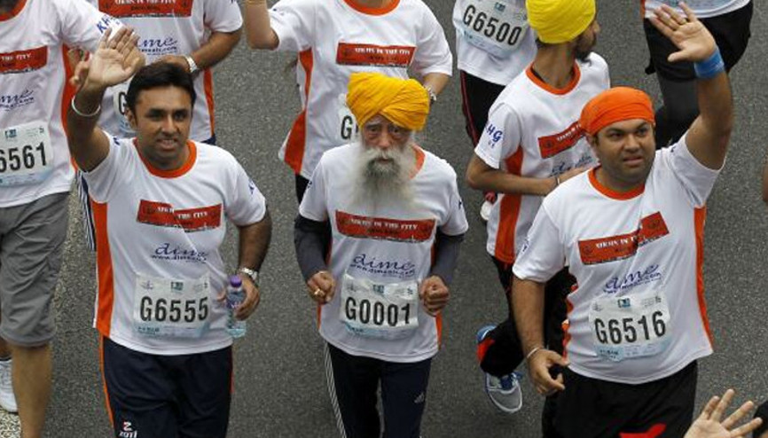 Dünyanın en yaşlı maraton koşucusu trafik kazasında öldü: 114 yaşındaki Sarıklı Kasırgaya veda