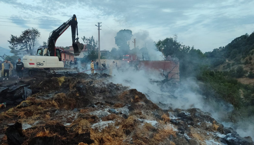 2 ev ve 10 samanlığın yandığı yangının boyutu gün ağarınca ortaya çıktı