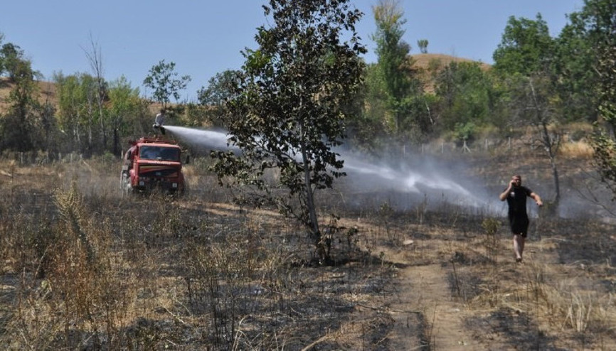Yangını başlattı, alevlerin büyüdüğünü görünce kaçtı 1 ay uğraşsak söndüremezdik Yangını başlattı, alevlerin büyüdüğünü görünce kaçtı 1 ay uğraşsak söndüremezdik