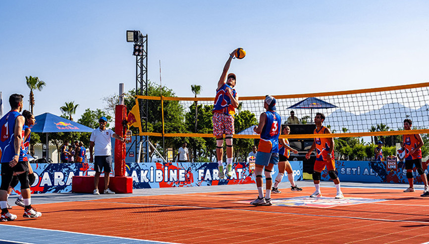 Red Bull Back Line İle Sokak Voleybolu Heyecanı İzmir’e Taşınıyor Red Bull Back Line İle Sokak Voleybolu Heyecanı İzmir’e Taşınıyor