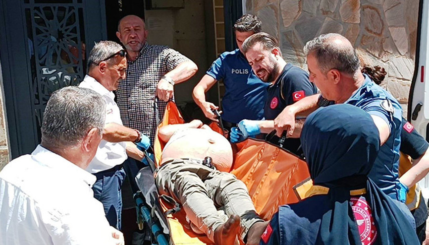 Camide ilginç olay Alkollü olduğu iddia edildi: Sızıp kalınca ambulansla hastaneye kaldırıldı