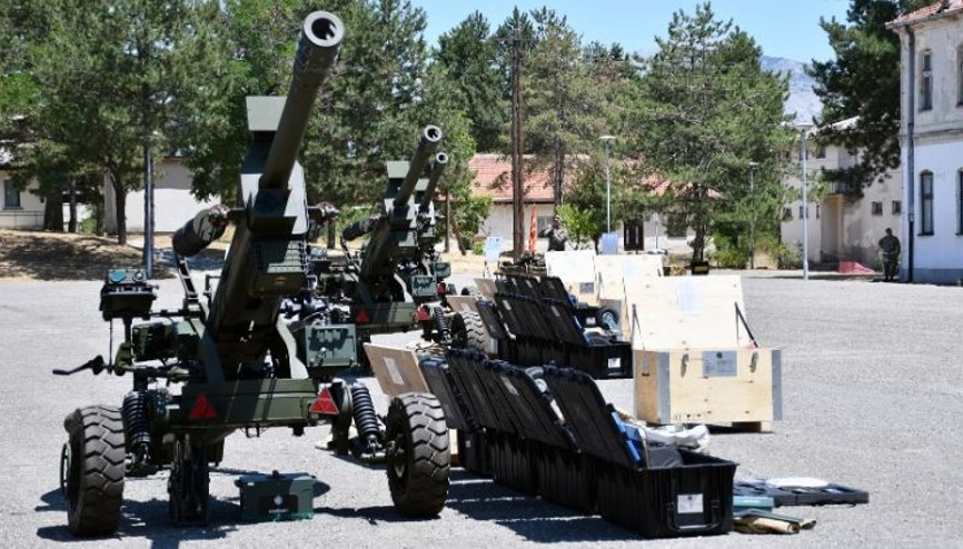 Kuzey Makedonya, Türkiyeden aldığı obüs ve askeri teçhizatı tanıttı