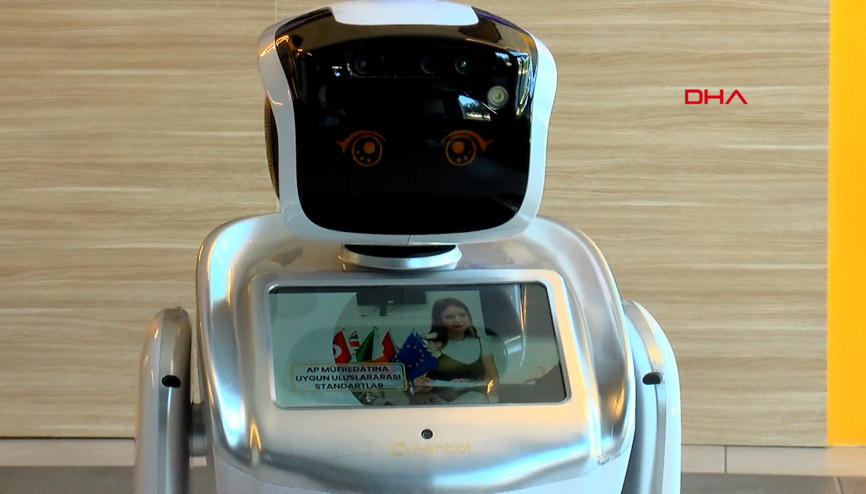 Demirören Medya ve Teknoloji Lisesinde robotla tanıtım dönemi