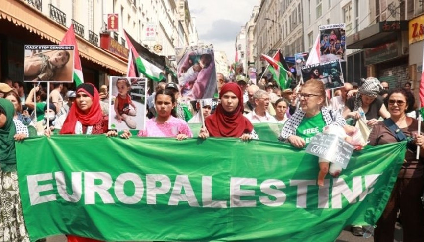 Binlerce kişi İsraili protesto etti Binlerce kişi İsraili protesto etti