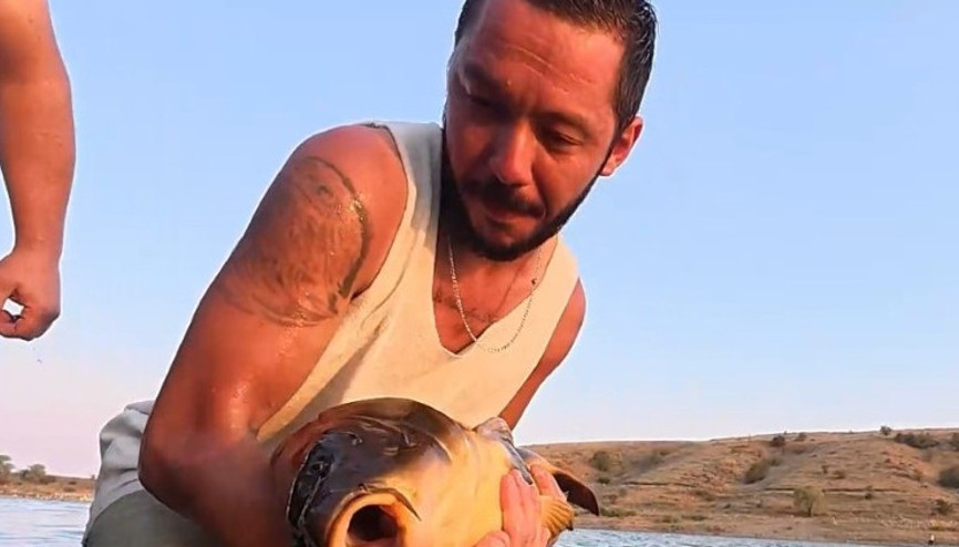 Farklı bir amaç | Yakaladıkları balıkları tekrar suya bırakıyorlar