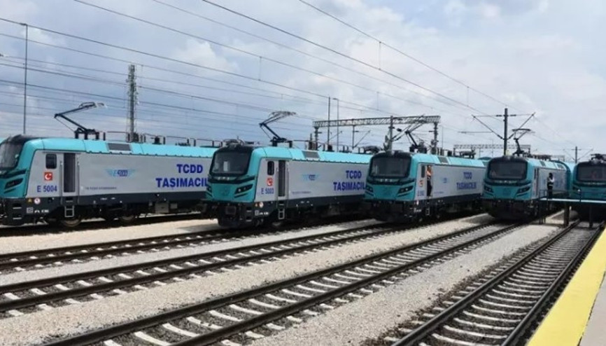 Yerli ve milli lokomotif E5003, ilk seferini gerçekleştirdi Yerli ve milli lokomotif E5003, ilk seferini gerçekleştirdi