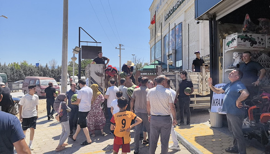 Bursada bir mağaza ücretsiz dağıttı, duyanlar akın etti