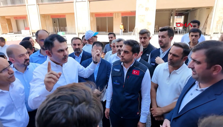 Bakan Kurum’dan deprem bölgesindeki müteahhitlere uyarı Bakan Kurum’dan deprem bölgesindeki müteahhitlere uyarı