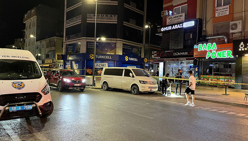 Kimliğini göstermedi ardından bekçiyi göğsünden bıçakladı