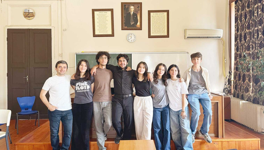 Cağaloğlu Anadolu Lisesi CERNde deney yapacak... Daha şimdiden tarihe geçtiler