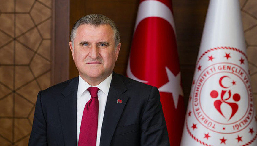 Gençlik ve Spor Bakanı Osman Aşkın Baktan ayakta seyirci açıklaması Gençlik ve Spor Bakanı Osman Aşkın Baktan ayakta seyirci açıklaması