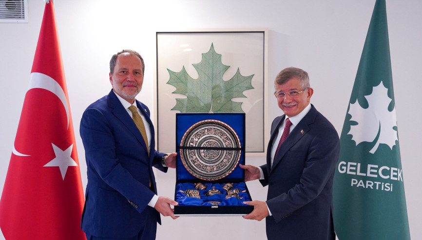 Fatih Erbakan, Ahmet Davutoğlunu ziyaret etti