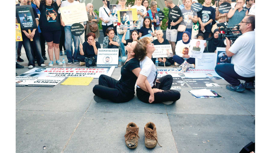 Mattia Ahmet’in annesi oturma eylemi başlattı: Yasa değişene kadar buradayız
