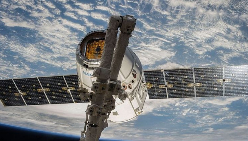 SpaceX, 2 uyduyu yörüngeye gönderdi