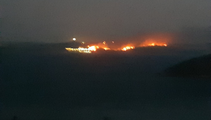 Balıkesir’de otluk alanda çıkan yangına ekiplerin müdahalesi sürüyor