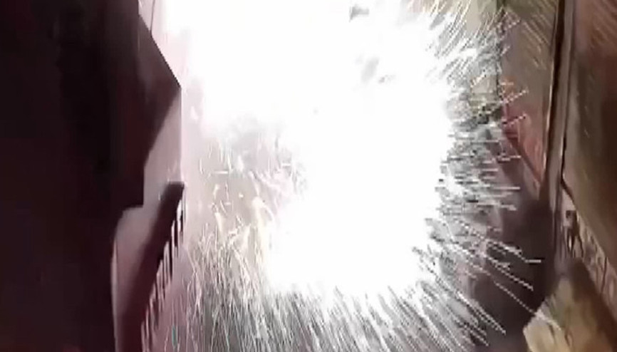 Beyoğlunda 3 katlı binada, patlama sonrası kısmi çökme; o anlar kamerada