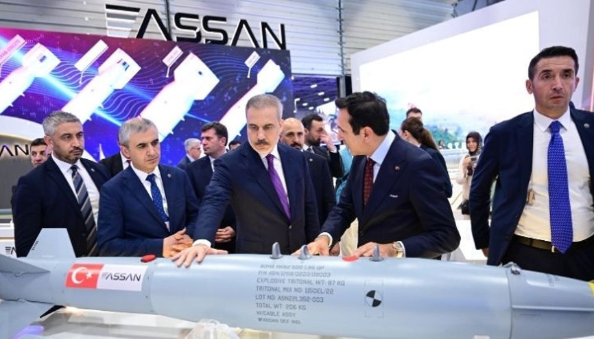 Dışişleri Bakanı Hakan Fidan, IDEF 2025’i ziyaret etti