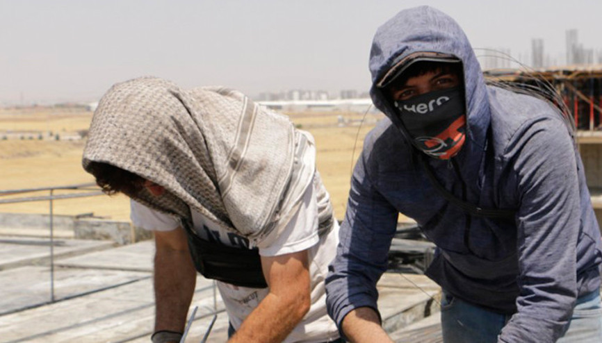 Termometreler 49 dereceyi gösterdi Bu sıcakta bile mesaiye devam ediyorlar Termometreler 49 dereceyi gösterdi Bu sıcakta bile mesaiye devam ediyorlar