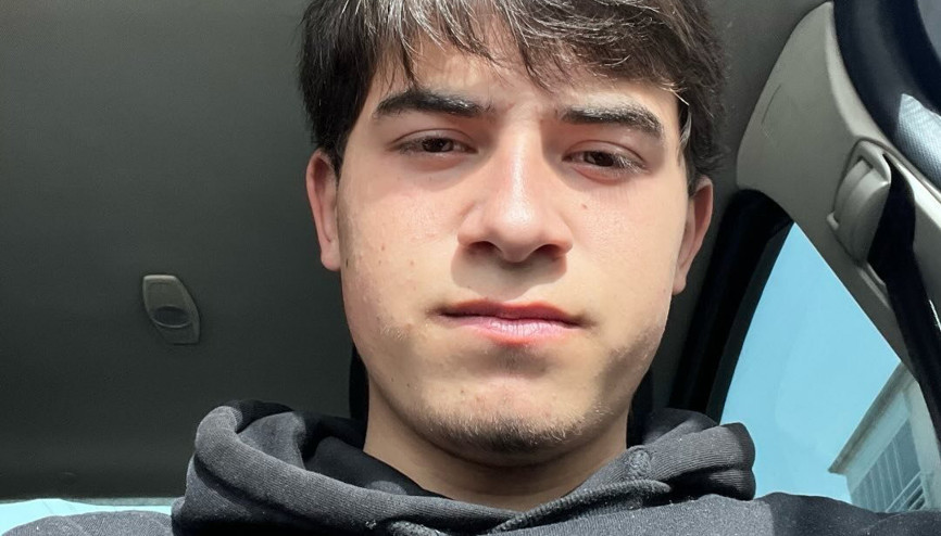 Hafif ticari araçla çarpışan motosikletli öldü