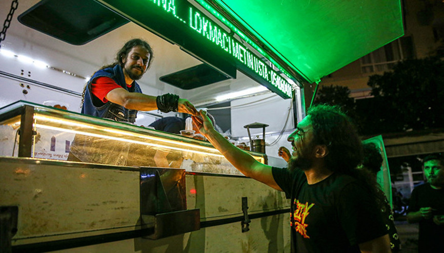 Ozzy Osbourne için Adanada lokma dağıtıldı