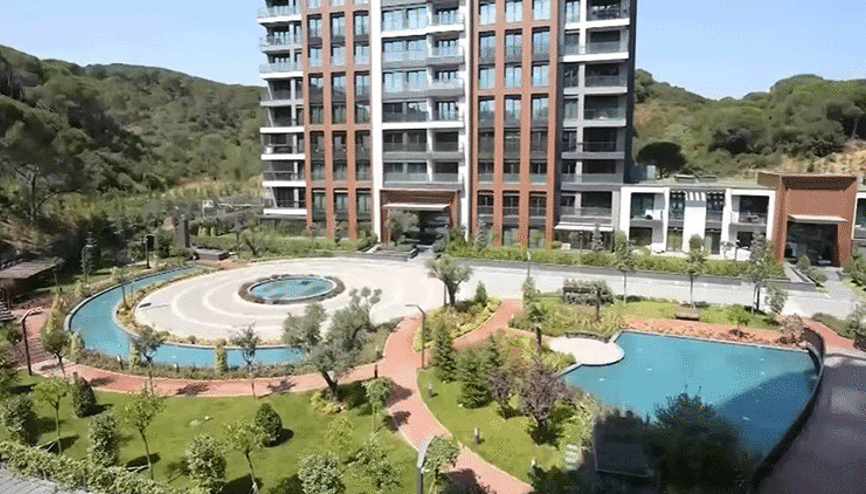 Ünlü sanatçı evinin kapılarını açtı Güne kuş sesleriyle başlıyor...