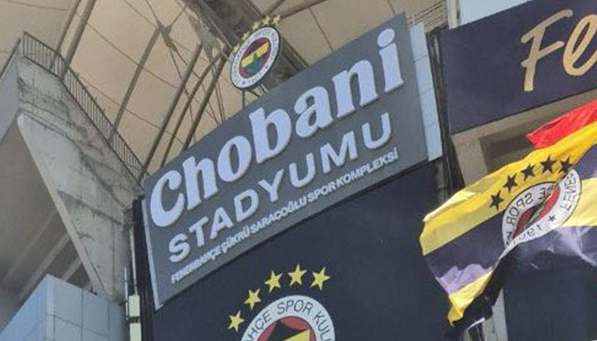 Fenerbahçenin yeni sponsoru Chobaninin tabelaları stada asıldı