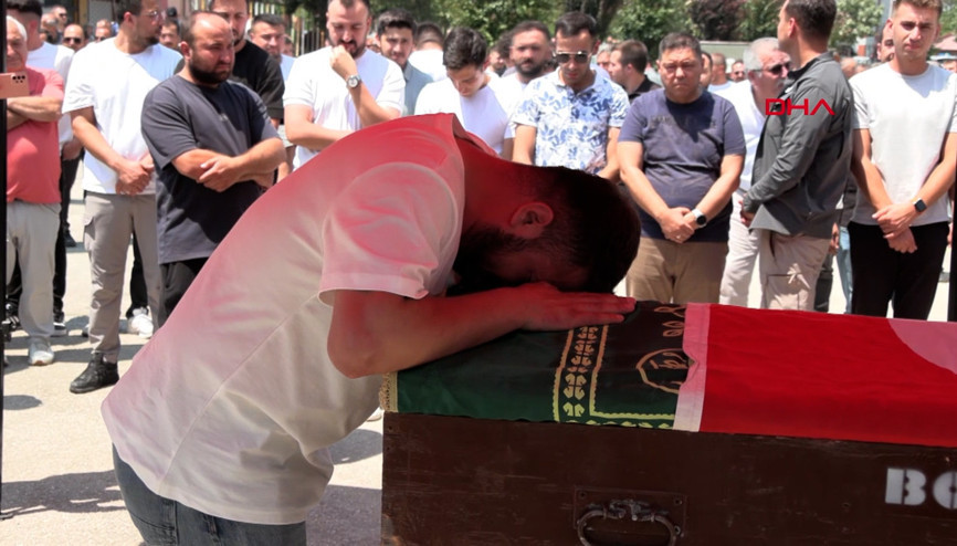 Bursa yangınında hayatını kaybeden Ahmet Demir, gözyaşlarıyla uğurlandı