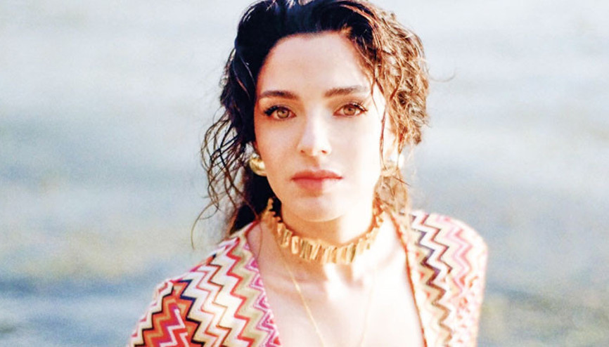 Begüm Akkayadan Hande Erçele övgü: Müthiş bir ev sahibi