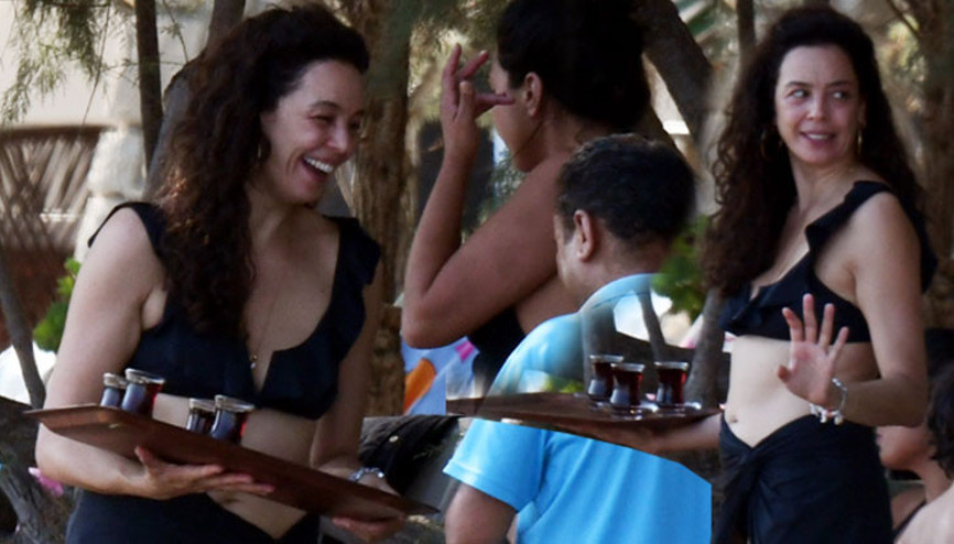 Çaylar dünya güzeli Azra Akından