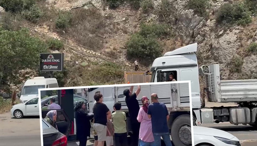 Hayırsever esnaf kamyonla getirtip vatandaşa dağıttı Hayırsever esnaf kamyonla getirtip vatandaşa dağıttı