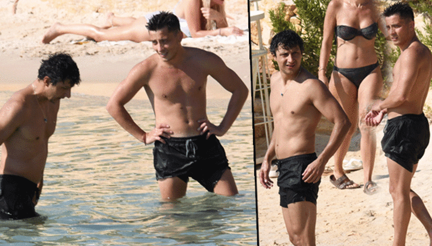 Midyat’tan Çeşme’ye... Atakan Özkaya ve Alper Çankaya tatilde