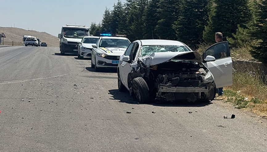 Afyonkarahisarda zincirleme trafik kazası: 4 kişi yaralandı
