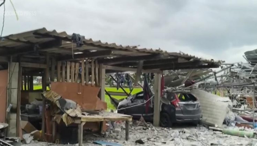 Havai fişek üretilen binada patlama: 9 ölü