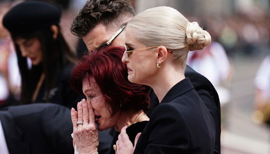 Müzik dünyasının acı günü... Kıyamadığı 43 yıllık kocasına böyle veda etti... Arkasından hem ağladı hem ağlattı