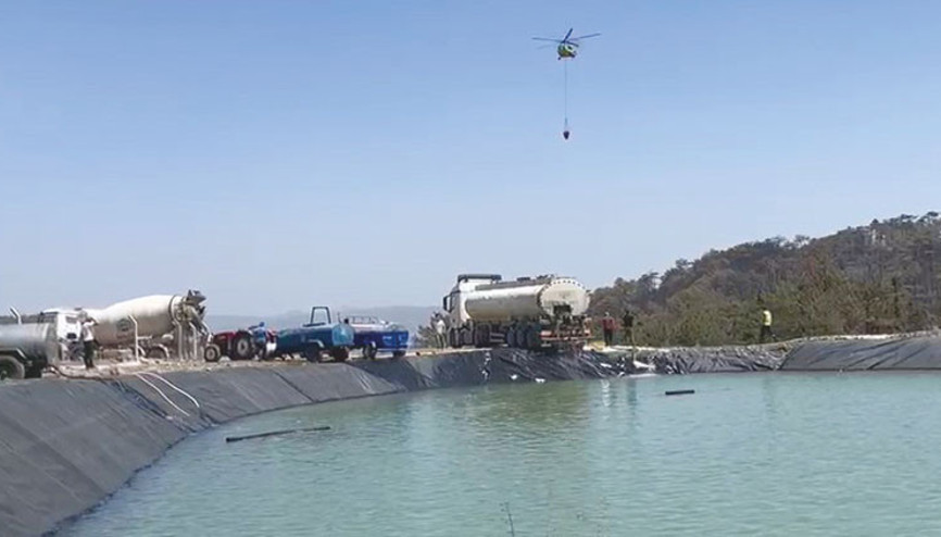 Köylüler tankerlerle su taşıdı, damlaya damlaya göl oldu