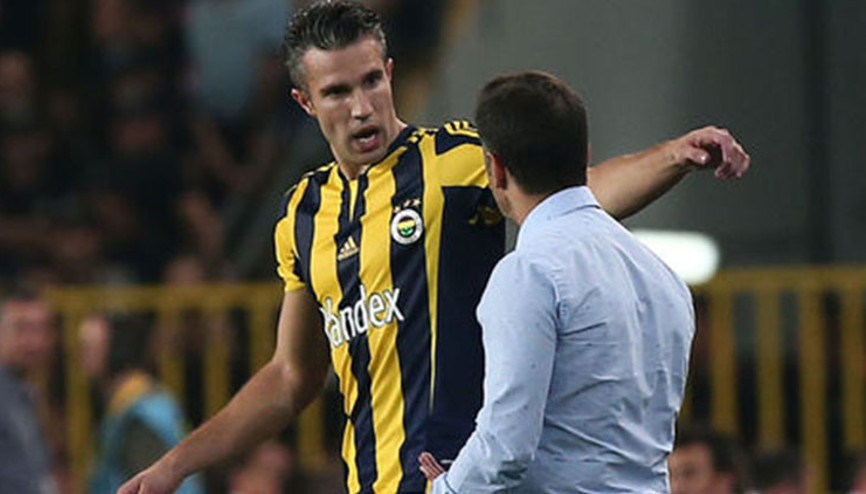 Fenerbahçenin eski golcüsü Robin van Persie’den yıllar sonra Vitor Pereira itirafı: Garip bir adam, gözlerime bakıp doğru karar vermedi
