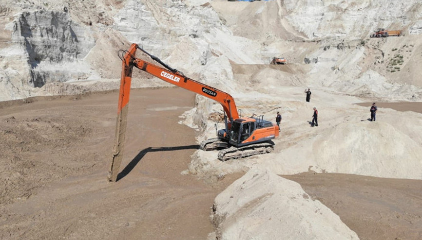 Silivrideki göçükten acı haber Kepçe operatörünün cansız bedeni bulundu
