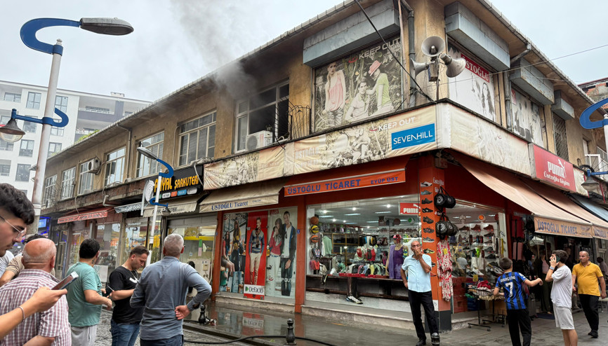 Rize’de elektrik dağıtım şirketinin ofisi yandı Rize’de elektrik dağıtım şirketinin ofisi yandı